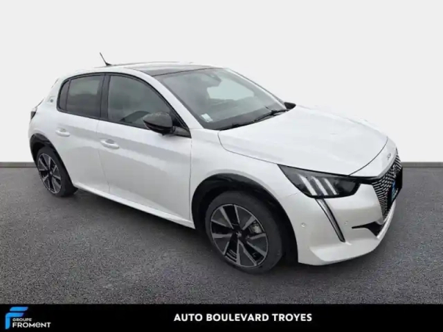 Peugeot 208 e- 136ch gt pack — photo 4