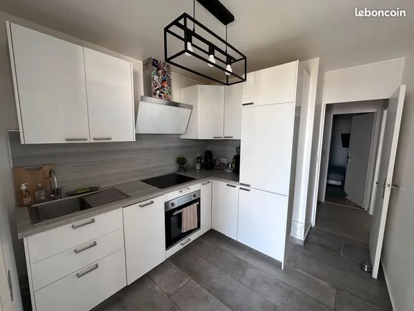 Appartement lumineux 3 pièces - 75m² - 5ème étage - Tramway à 2 min
