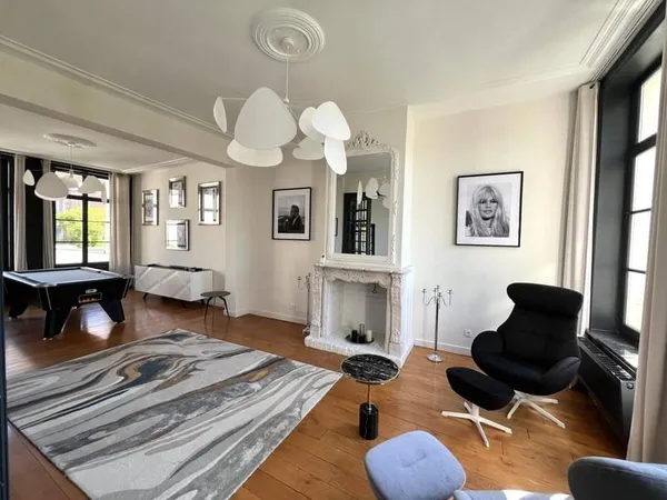 Maison 6 pièces 232 m²