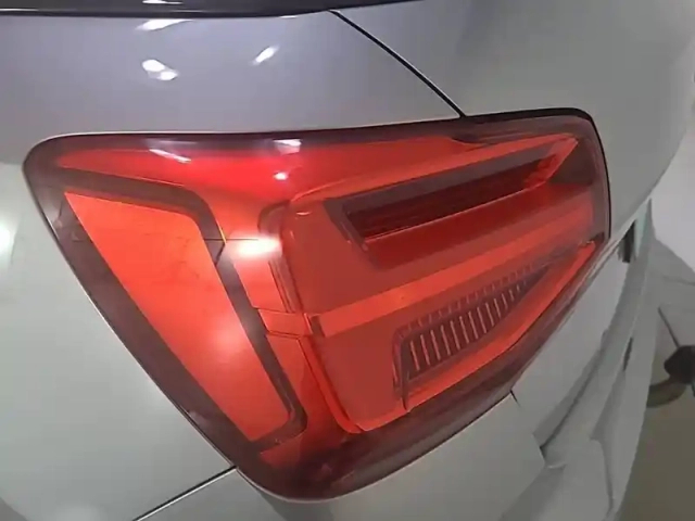 Audi Q2 35 tfsi 150 s tronic 7 — photo 20