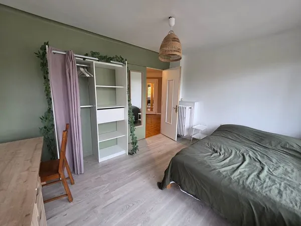 Chambre meublée à Nancy dans 4 pièce(s) 75 m2