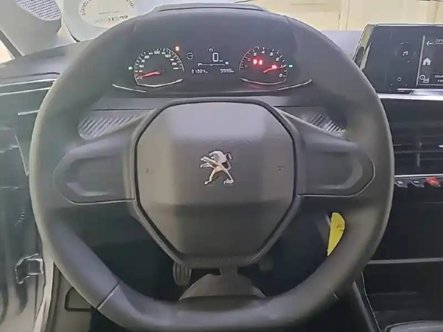 Peugeot 208 puretech 75 s&amp;s bvm5 — photo 9