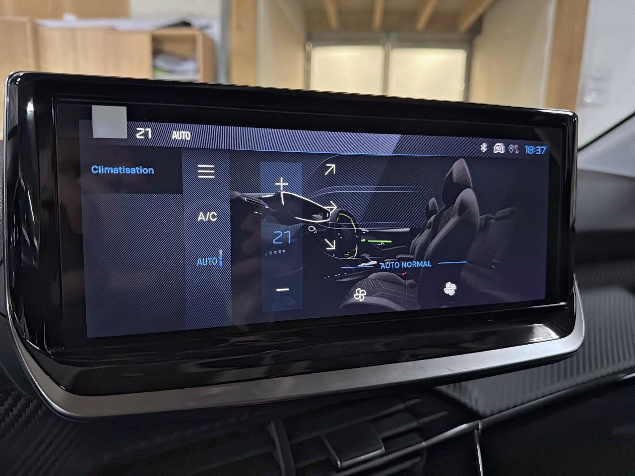 Peugeot 208 hybrid 110 e-dcs6 allure — photo 18