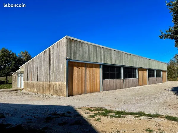 Hangar / Local
