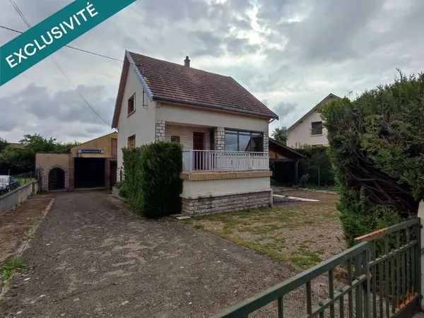 maison sur sous-sol à rénover, 3 chambres, annexes importantes.
