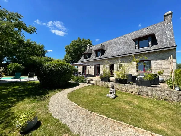 Maison 4 chambres avec 2000 m² de terrain et une piscine