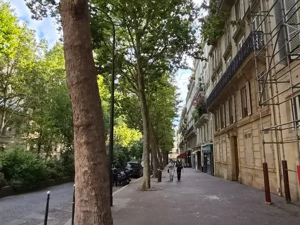 Paris 9ème _ Beau studio Martyrs - Trudaine