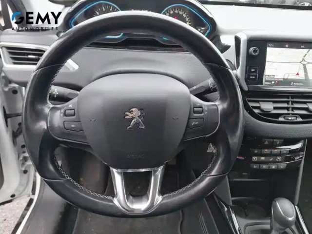 Peugeot 2008 1.2 puretech 110ch s&amp;s eat6 — photo 30