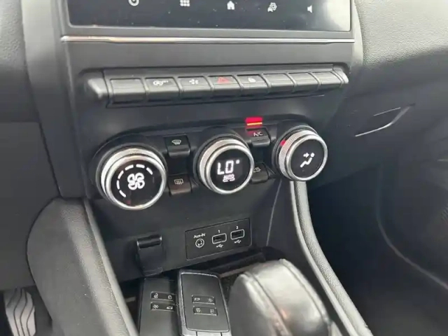 Renault Captur blue dci 115 edc — photo 44