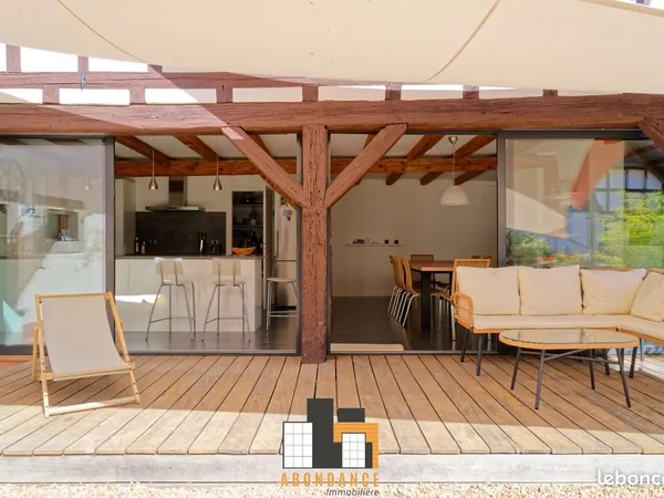 Maison 9 pièces 256 m²
