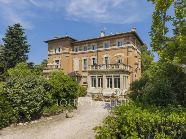 Appartement de charme avec jardin de 800 m² à La Ciotat