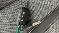Peugeot 2008 1.2 Hybrid 145ch Allure e-DCS6 — photo 16