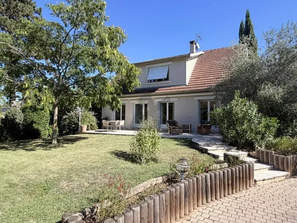 Maison familiale 162 m2 - 7 pièces plus sous-sol - Terrain a