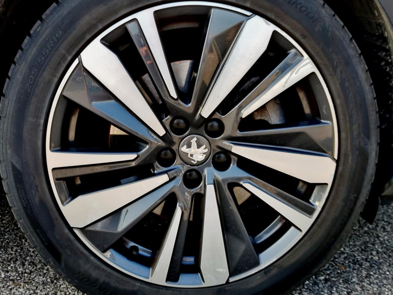 Peugeot 3008 hybrid4 300 e-eat8 gt line — photo 8