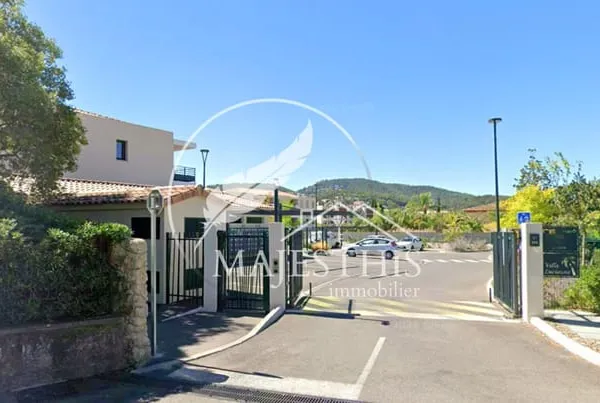 PLACE DE PARKING RESIDENCE CANOPY - HYERES