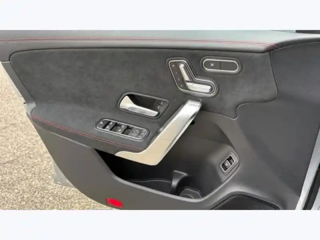 Mercedes Cla 200 d shooting brake amg l — photo 18