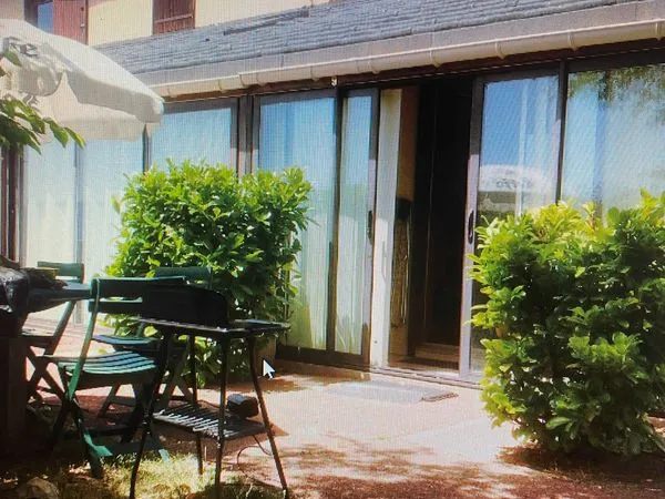 Chalet mitoyen 2 chambres plus garage vendu meublé