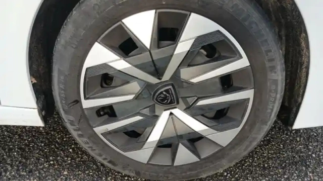 Peugeot 208 puretech 75 s&amp;s bvm5 — photo 32