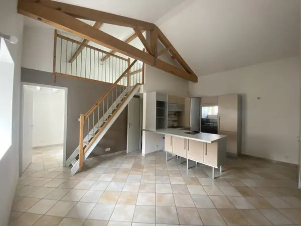 Boisset les Montrond, à louer bel F2 en duplex