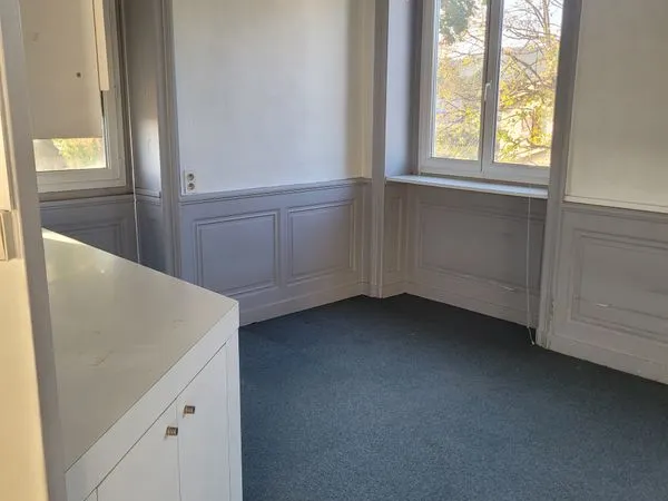 À louer - Ensemble de deux bureaux avec accueil au Château du Soleil à Beynost