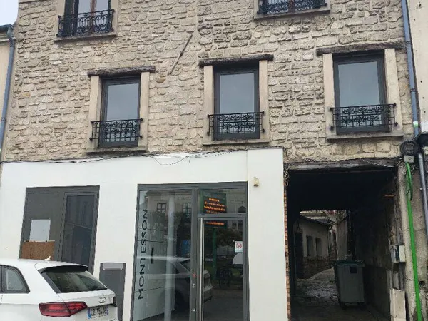 Local commercial 1 pièce 230 m²