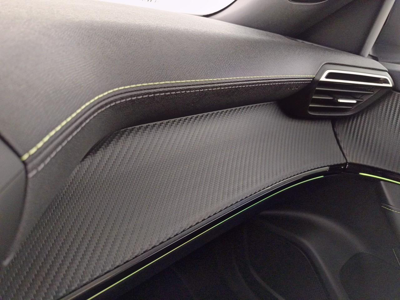 Peugeot 2008 hybrid 136 e-dcs6 gt — photo 32