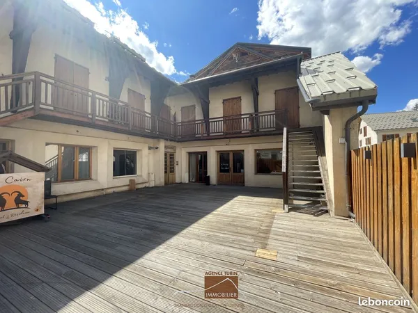 Immeuble 21 pièces 526 m²