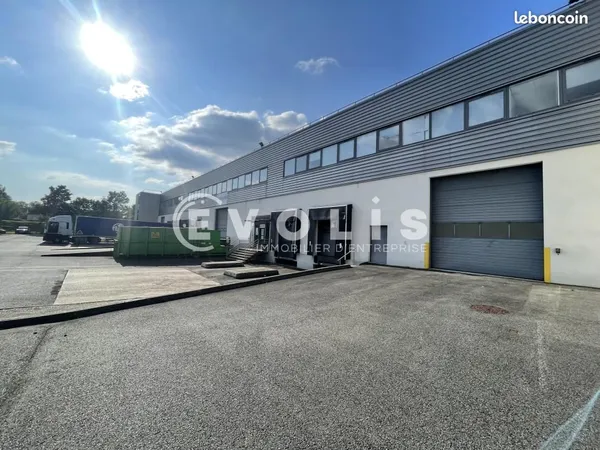 Local logistique 5 479 m²