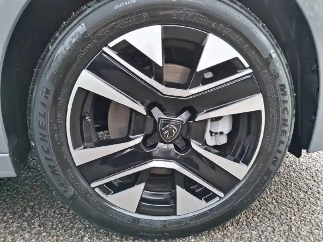 Peugeot 208 hybrid 110 e-dcs6 — photo 13