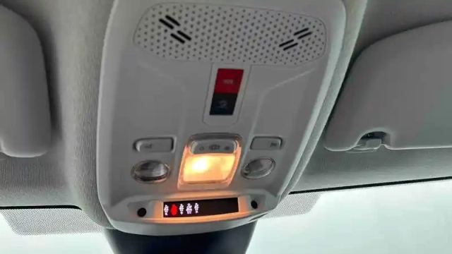 Citroën C4 e- 136 ch automatique — photo 86