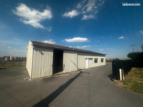 Local 300 m² VAULX VRAUCOURT