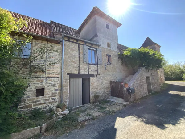 Gramat, propriété de caractère XVIIIe + dépendances. Jardin 720 M²