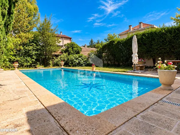 Maison 5 pièces 186 m²