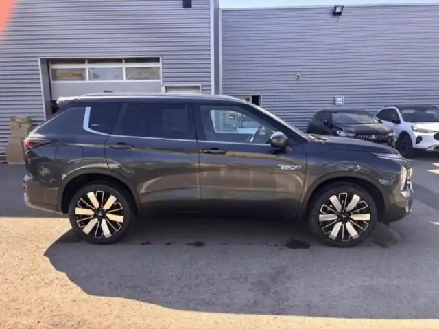 Mitsubishi Outlander 2.4 phev 306ch intense 4wd — photo 19