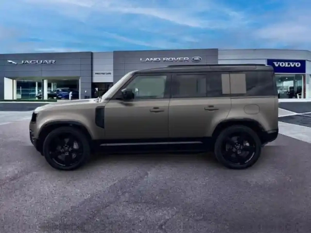 Land Rover Defender 110 2.0 p300e phev x-dynamic hse — photo 2