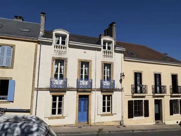 Payzac Elégante Maison bourgeoise 9 pièces, jardin, piscine
