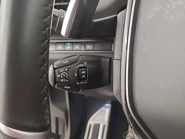 Peugeot 3008 hybrid4 300 e-eat8 — photo 22