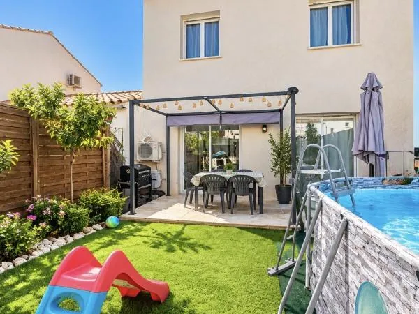 À VENDRE - Maison récente 3 chambres avec garage et extérieur -