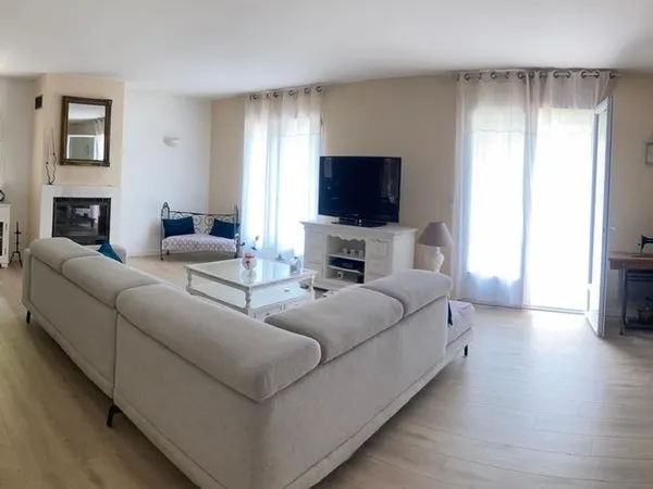 Puyricard Maison familiale de plain-pied avec piscine