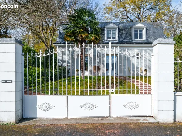 🏡 Superbe propriété de style Mansart au coeur de Montlouis-sur-Loire