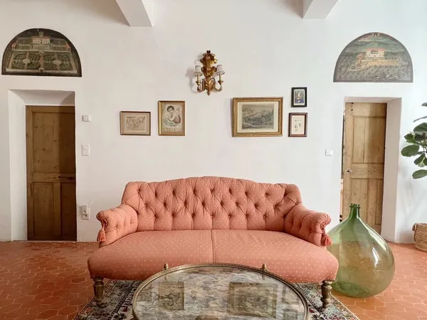 Villa 8 pièces 360 m²