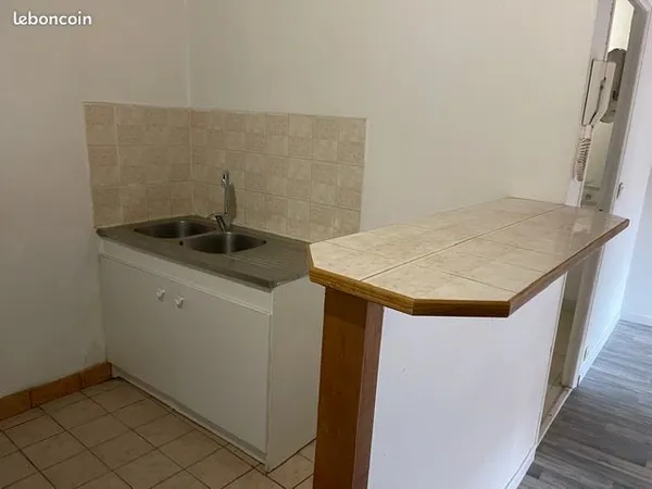 Loue à Montmirail studio 392 euros