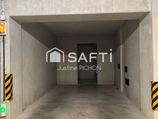 LA CRAU - Garage fermé de 18m²