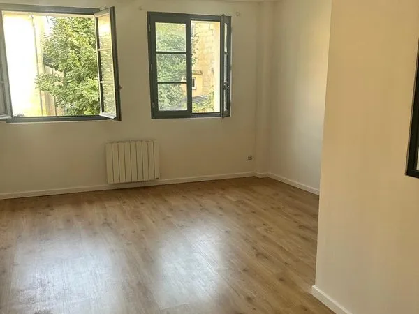 Bordeaux Hyper centre Appartement rénové 36 m2 avec Parking