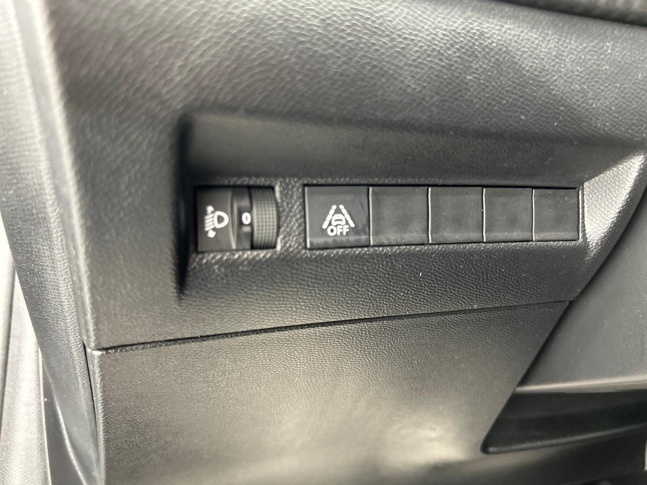 Peugeot 208 puretech 100 s&s bvm6 style — photo 21