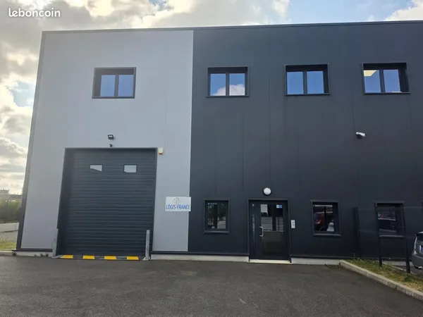 LOCAL D'ACTIVITÉ 470 m² À LOUER - ENTREPÔT + BUREAUX - COIGNIÈRES (78310)