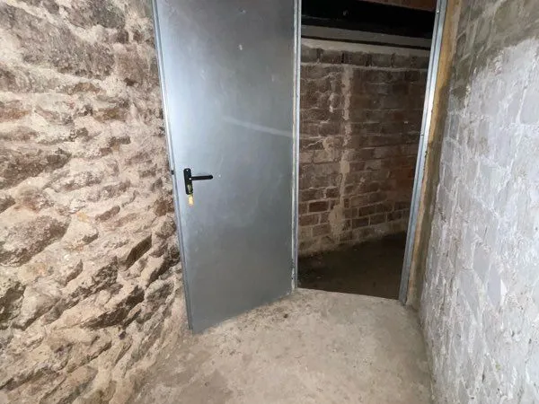 Location cave