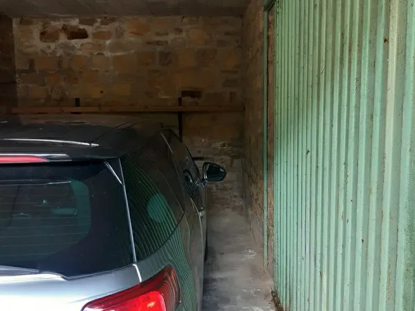 Garage fermé Sedan centre