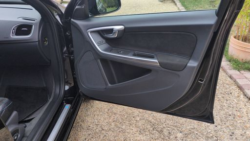 Volvo V60 2.0 T6 367 AWD Geartronic - Polestar – 2017 – 115440 km – Essence – Boîte Automatique — photo 24