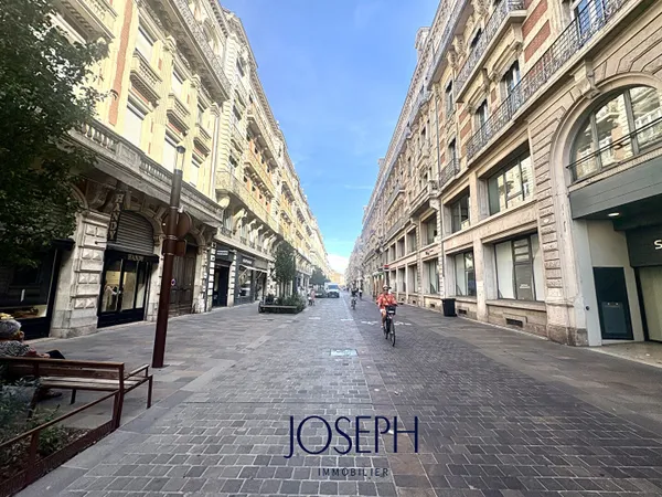 RUE DE METZ, MURS COMMERCIAUX.